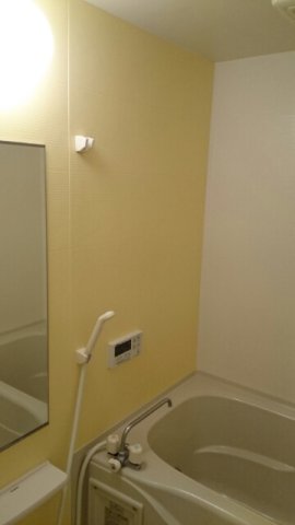 バス・シャワールーム　落ち着いた空間のお風呂です