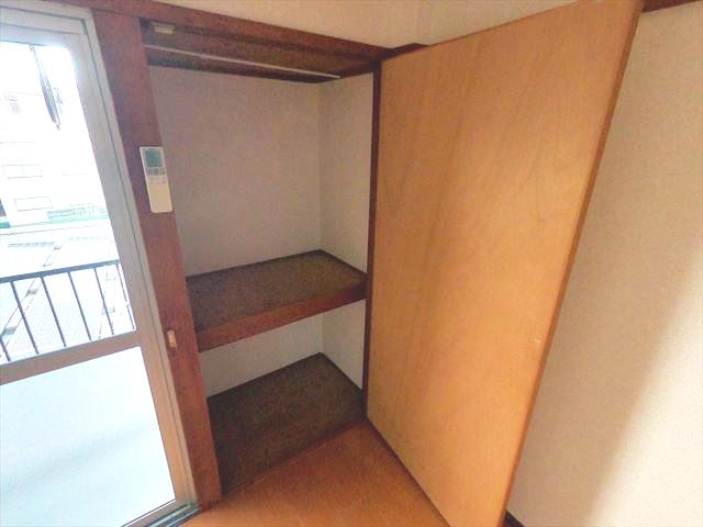 収納　押入タイプの奥行きのある収納