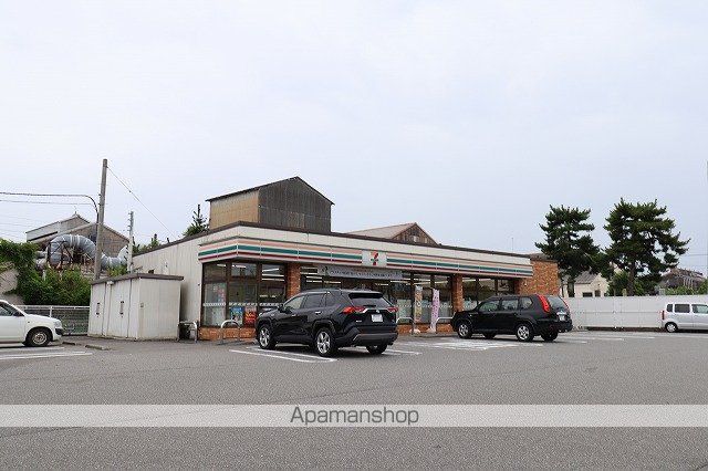 コンビニ　セブンイレブン（コンビニ）まで617m