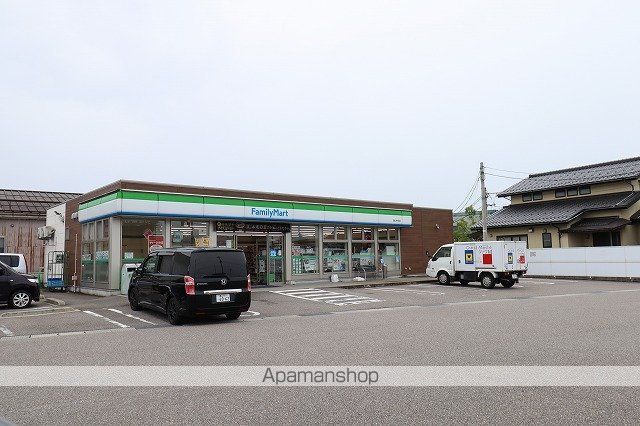 コンビニ　ファミリーマート（コンビニ）まで1139m