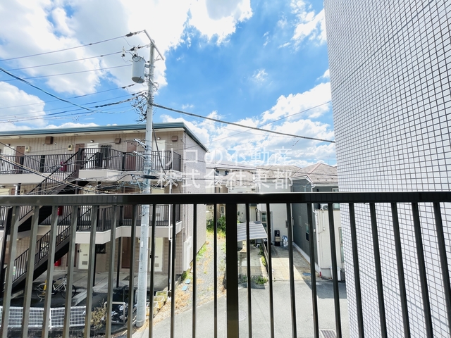 眺望　バルコニーからの景色です！圧迫感がないので暮らしやすい♪