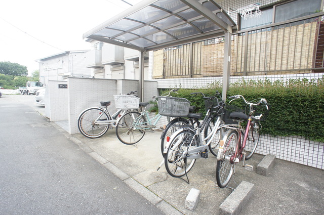 その他共有部分　屋根付き駐輪スペース！