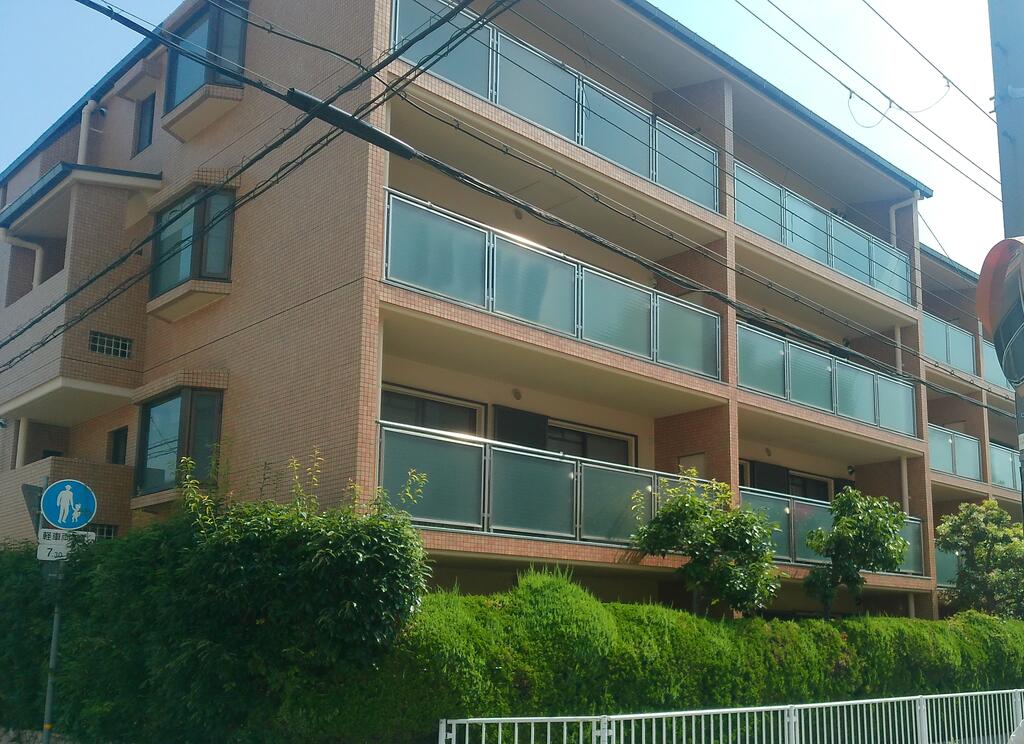 ファミーユ塚口