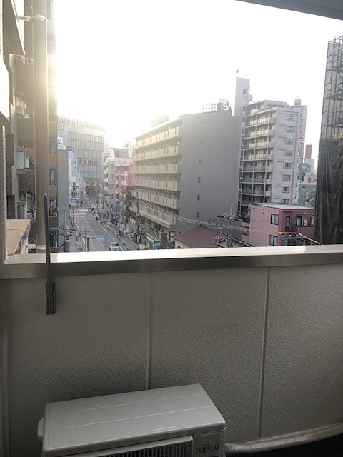 バルコニー　南西向きで日当たり良好です。