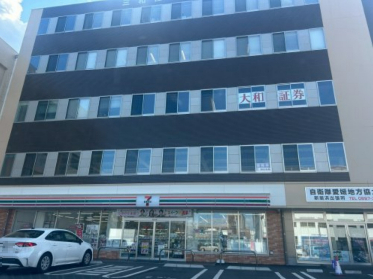 コンビニ　セブンイレブン 新居浜郵便局前店（コンビニ）まで794m