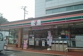 コンビニ　セブンイレブン（コンビニ）まで600m