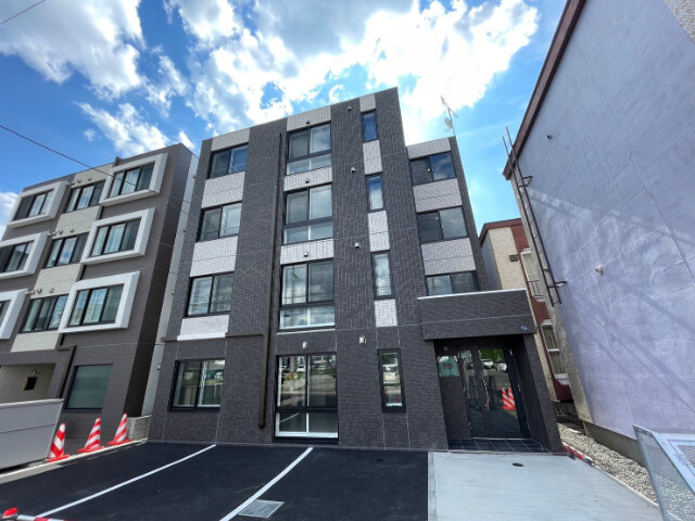 建物外観　札幌市中央区南１２条「ロアジ南１２条」