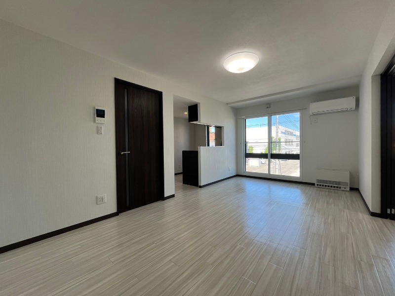 居室・リビング　広くてキレイなお部屋が広がっていて、充実した生活が送れそう。