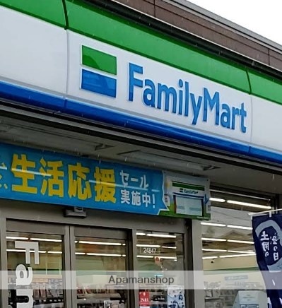 コンビニ　ファミリーマート綾瀬小園西店（コンビニ）まで188m