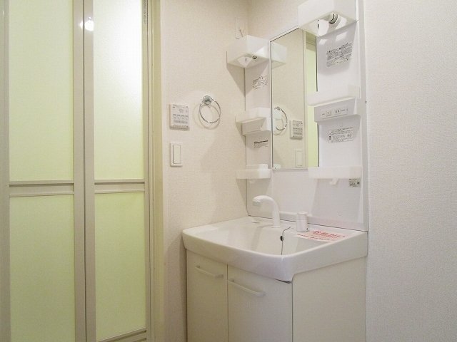 洗面設備　コンパクトで使いやすい洗面所