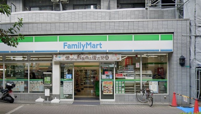 コンビニ　ファミリーマート　東三国三丁目（コンビニ）まで176m