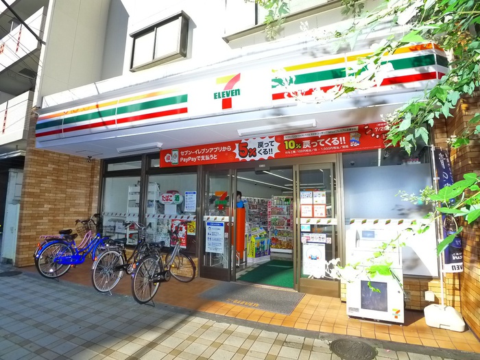 コンビニ　セブンイレブン足立梅田（コンビニ）まで246m