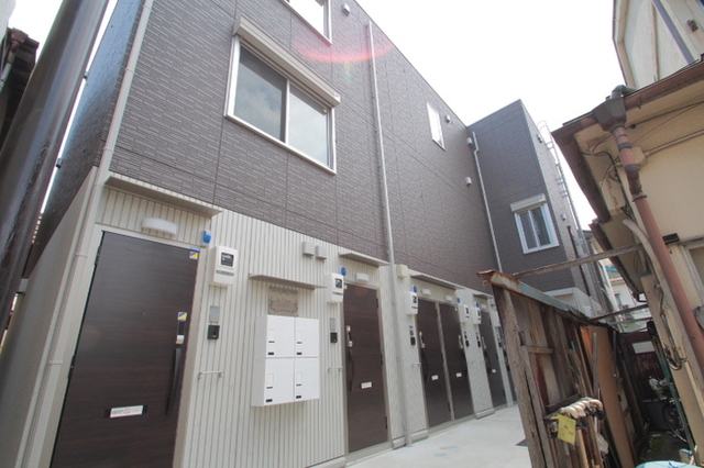 建物外観　落ち着いた外観の建物です♪