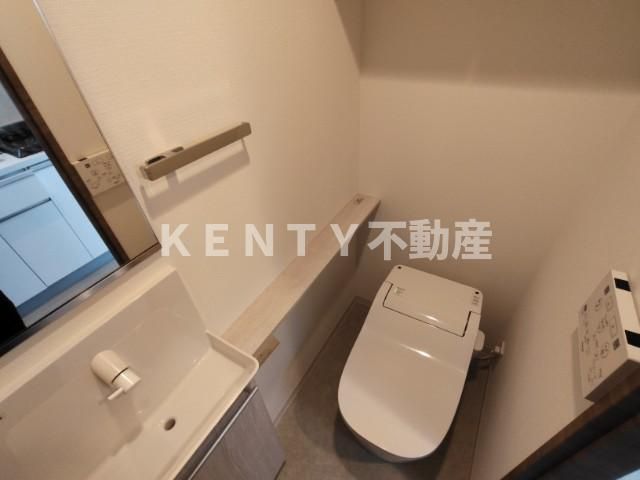 トイレ　清潔感のあるトイレです 反転タイプ