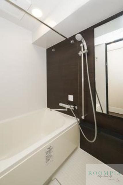バス・シャワールーム　同タイプの別部屋の写真です