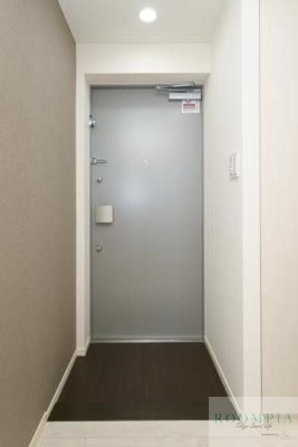 玄関　同タイプの別部屋の写真です