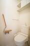 トイレ　温水洗浄便座♪上部に収納棚有り（写真は参考です）