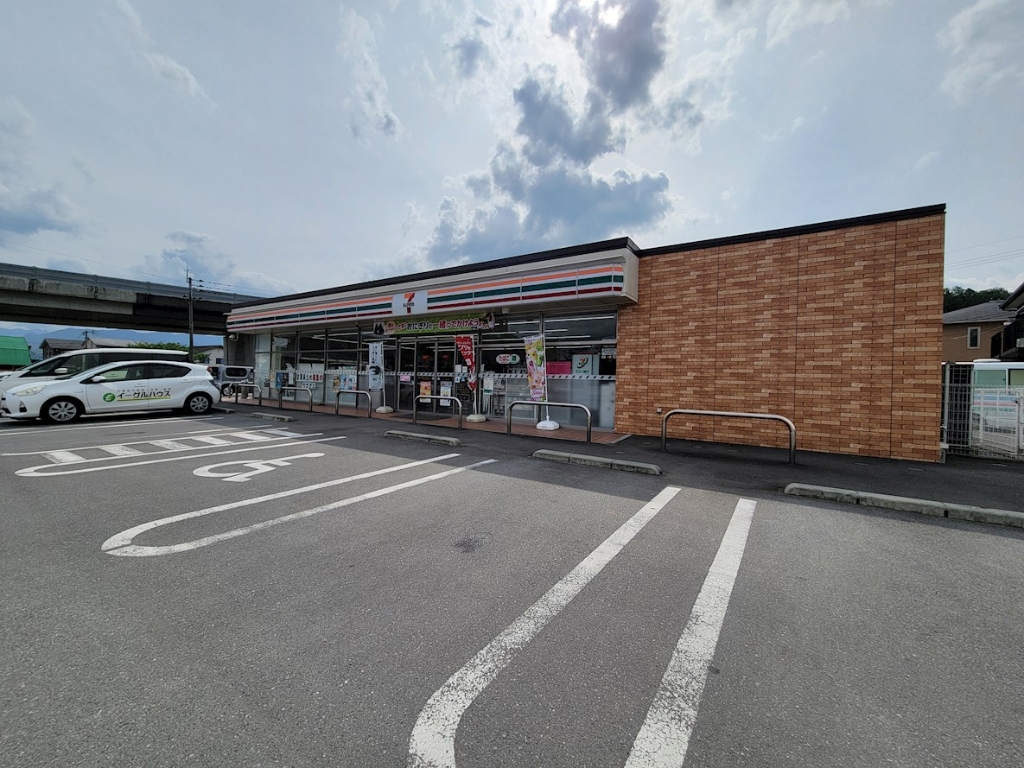 コンビニ　セブンイレブン 日田天神町店（コンビニ）まで278m