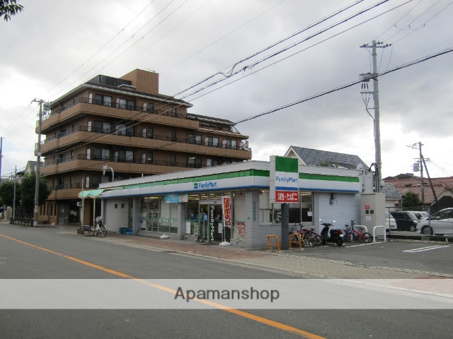 コンビニ　ファミリーマート（コンビニ）まで1570m