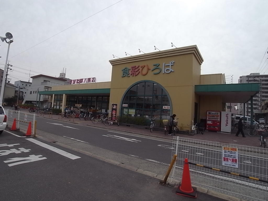 スーパー　ウシヒロ八熊通店（スーパー）（スーパー）まで560m