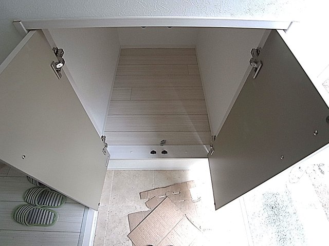 玄関　玄関収納も有ります