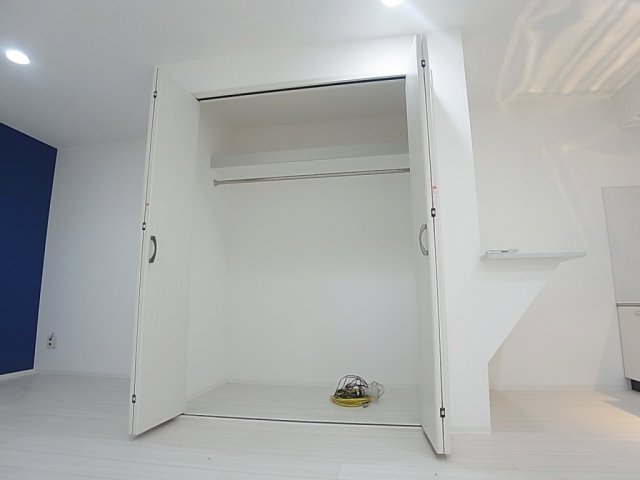 収納　大きな幅広クローゼット