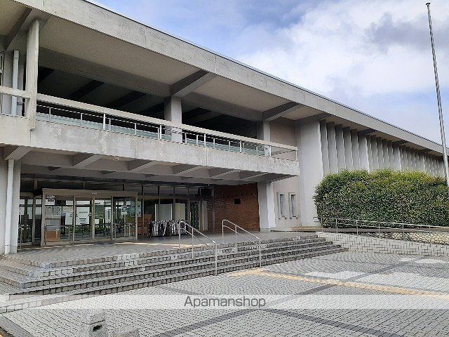 図書館　富山県立図書館（図書館）まで850m