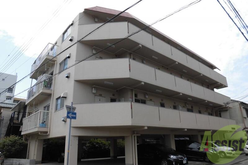 建物外観　白くスタイリッシュな外観ですね