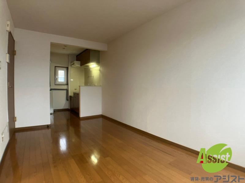 居室・リビング　広くてキレイなお部屋が広がっていて、充実した生活が送れそう。
