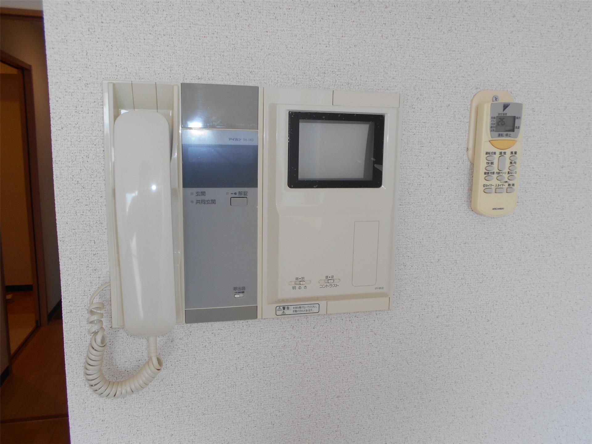 セキュリティ　来客時に確認できるモニター付きドアホン♪（同仕様画像）
