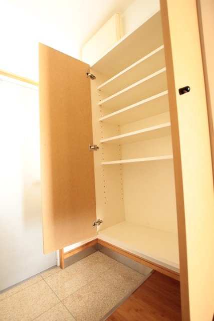 収納　同物件別号室のものです。