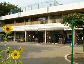 幼稚園・保育園　友和会かえで保育園（幼稚園・保育園）まで172m