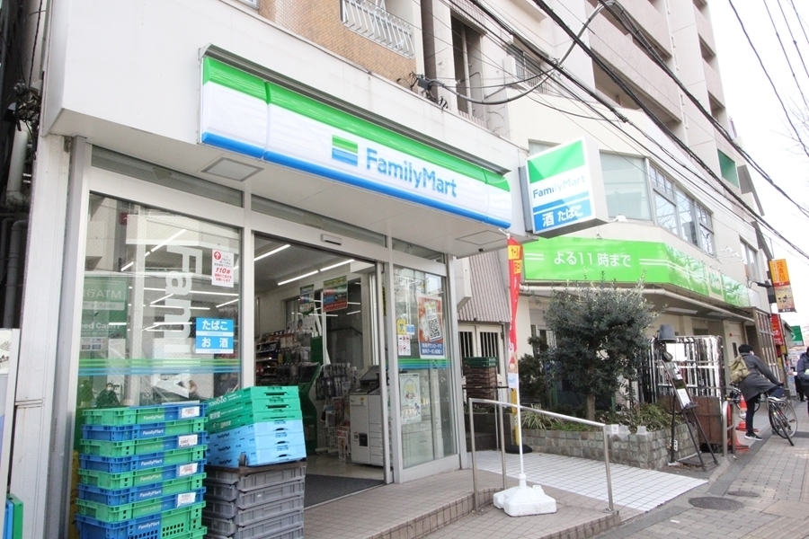 コンビニ　ファミリーマート文京白山駅前店（コンビニ）まで56m
