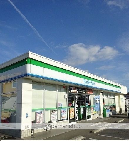 コンビニ　ファミリーマート（コンビニ）まで460m