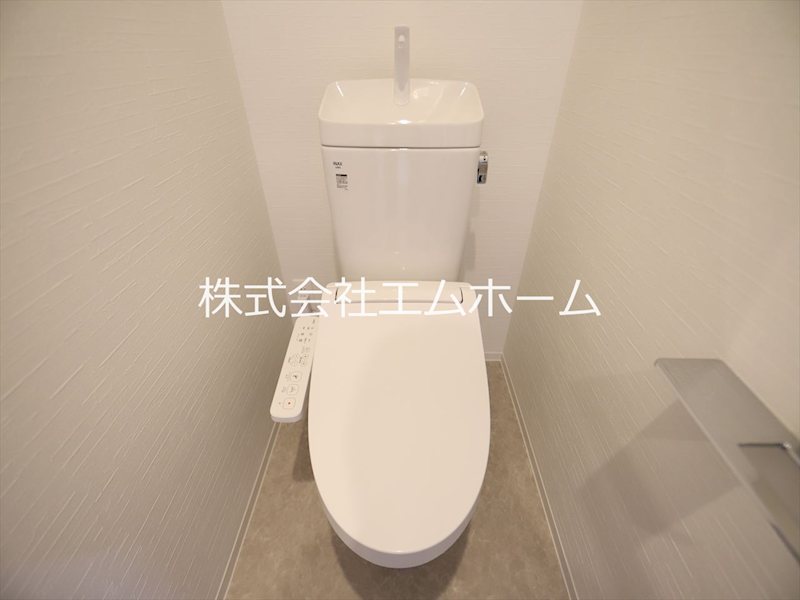 トイレ　温水洗浄便座