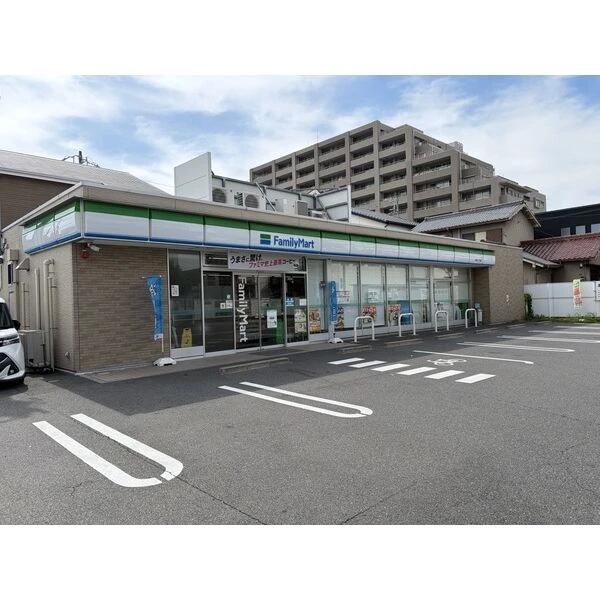 コンビニ　ファミリーマート 浜田三丁目店（コンビニ）まで380m