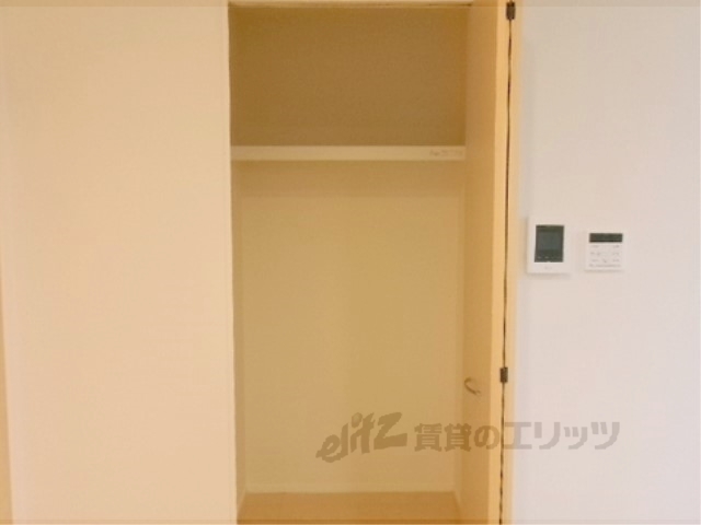 居室・リビング　キッチン横