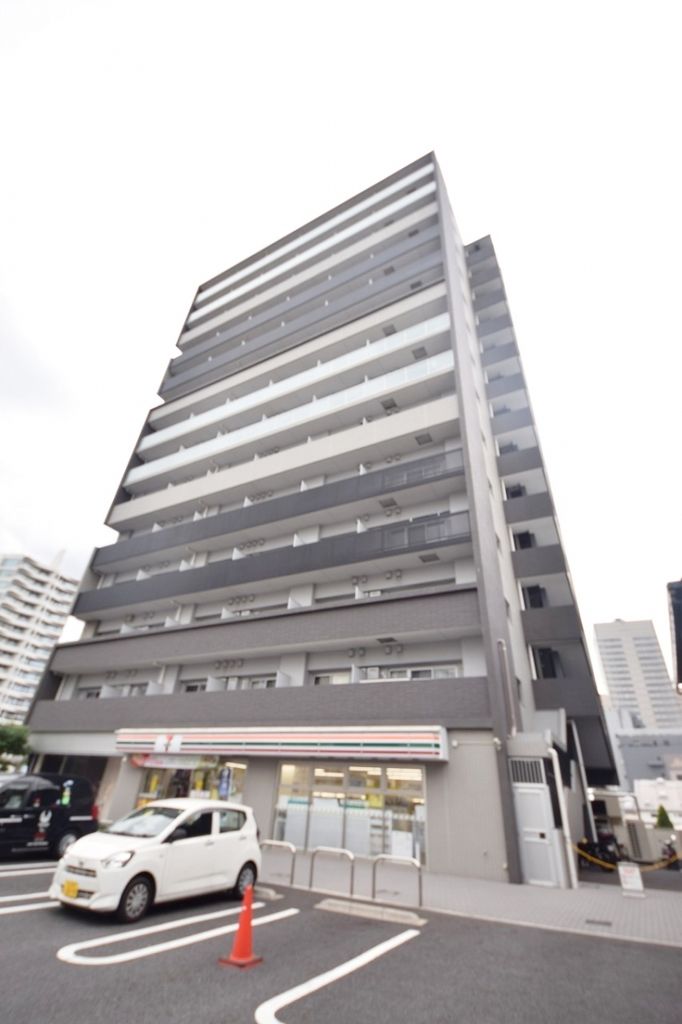 建物外観　駐車場