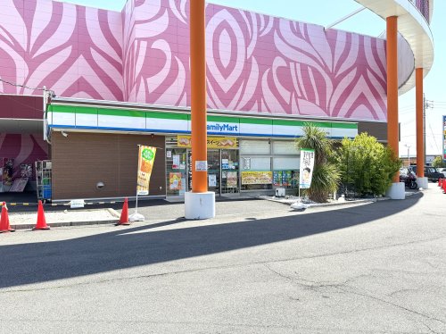 コンビニ　ファミリーマート キクヤ春日井店（コンビニ）まで512m