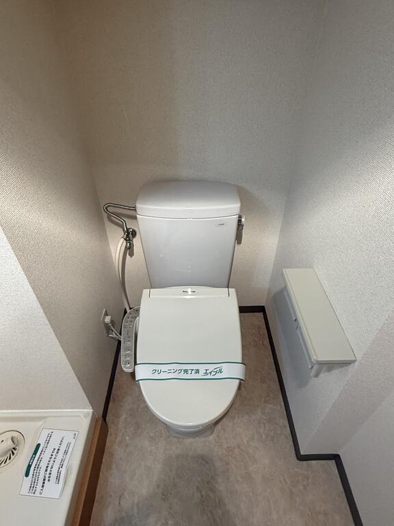 トイレ　※別号室の参考写真です