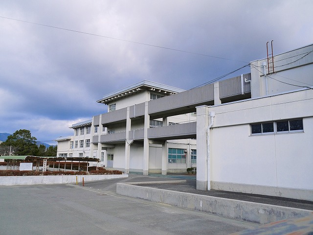 中学校　木津川市立　泉川中学校（中学校）まで1136m
