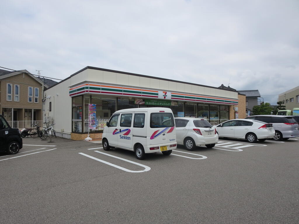 コンビニ　セブンイレブン金沢寺中町店（コンビニ）まで687m