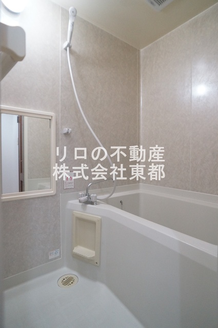 バス・シャワールーム　清潔感のある浴室で、１日の疲れを癒しリラックスできます。