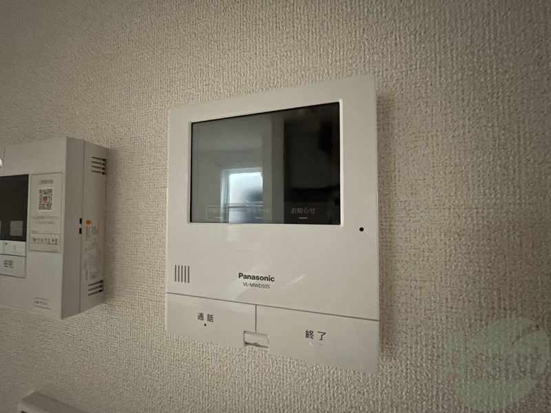 セキュリティ　ＴＶモニター付インターホンです。来客者の顔が見えるので安心！