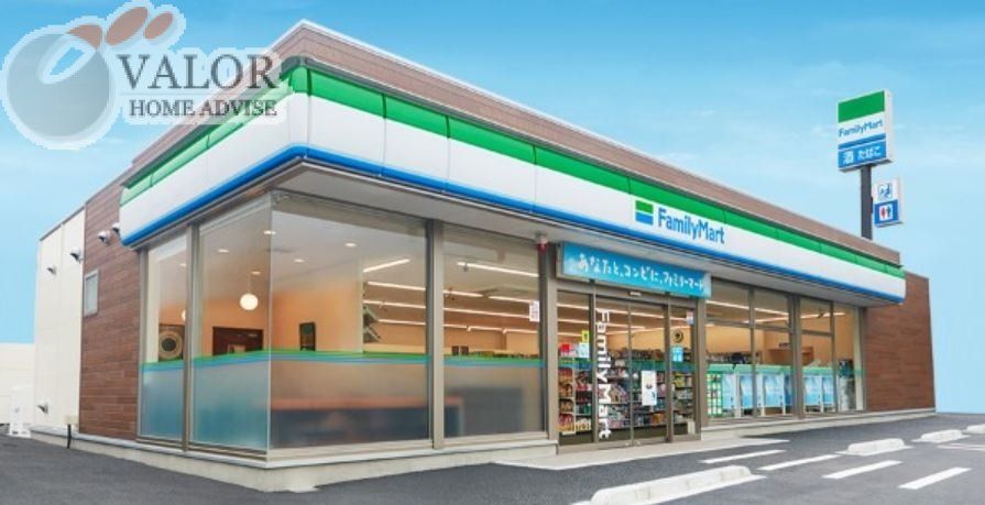 コンビニ　ファミリーマート横浜吉野町店（コンビニ）まで230m