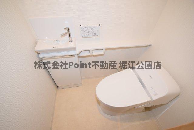 地下鉄御堂筋線 本町駅 徒歩2分 15階建 築9年のトイレ写真