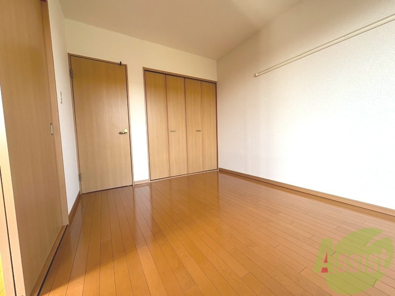 その他部屋・スペース　６帖の寝室です。ベッドを置いても狭く感じないです。