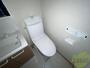 トイレ　こちらはトイレになります。ウォシュレット機能付でございます。