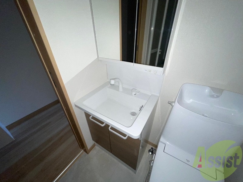 洗面設備　洗面台はシャンプードレッサーとしても利用できます。