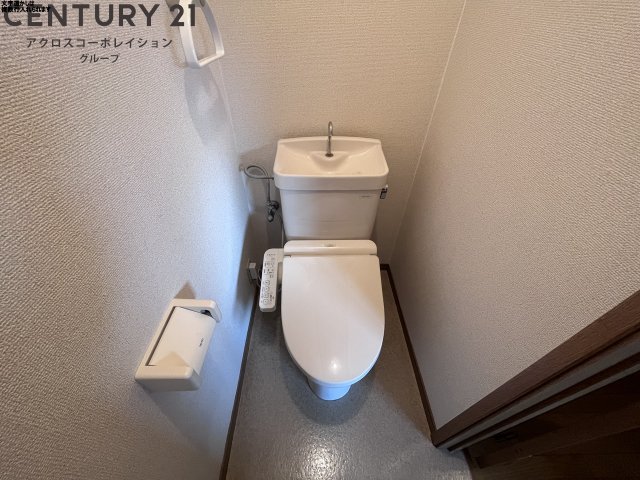 トイレ　暖房便座付きのトイレです♪